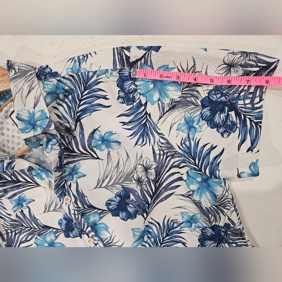 Denim & Flower Button Down Tropical Hawaiian Print, Short Sleeve Shirt. Mens Med - Picture 9 of 9